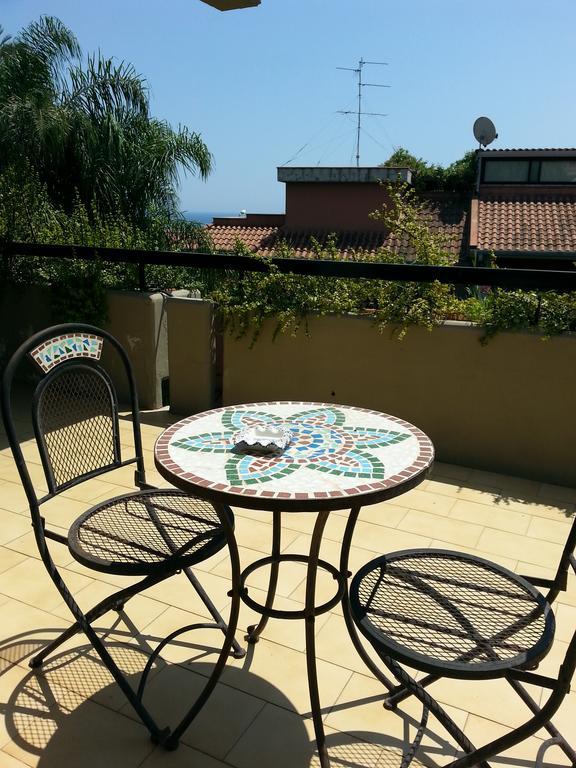 Porto Ulisse Panzió Catania Kültér fotó