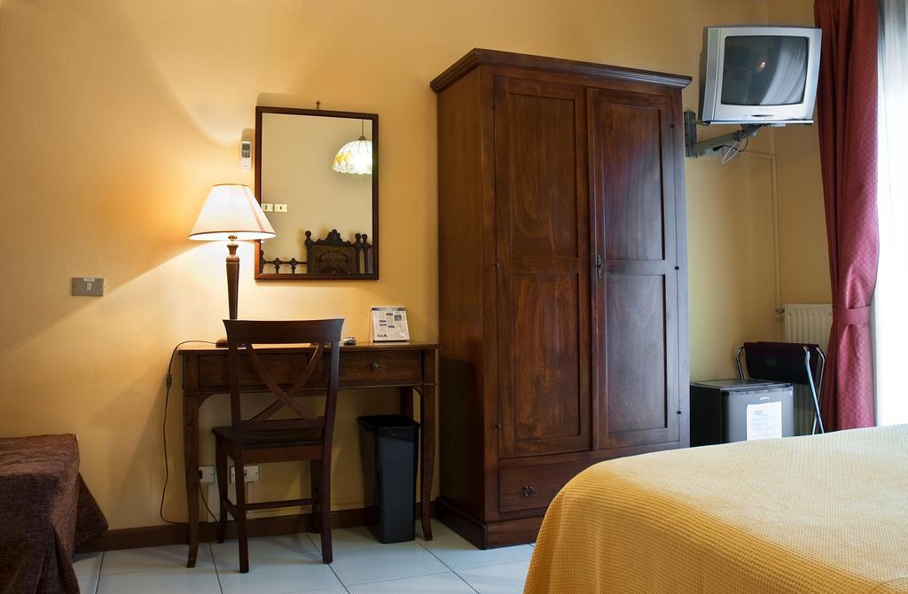 Porto Ulisse Panzió Catania Kültér fotó
