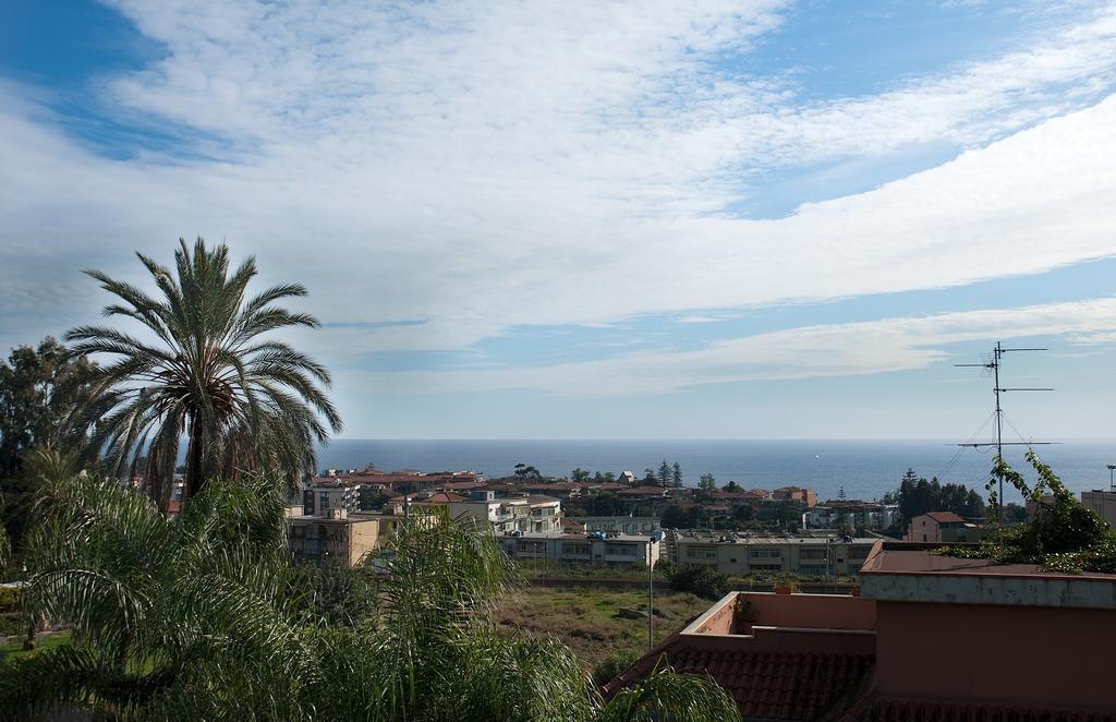 Porto Ulisse Panzió Catania Kültér fotó