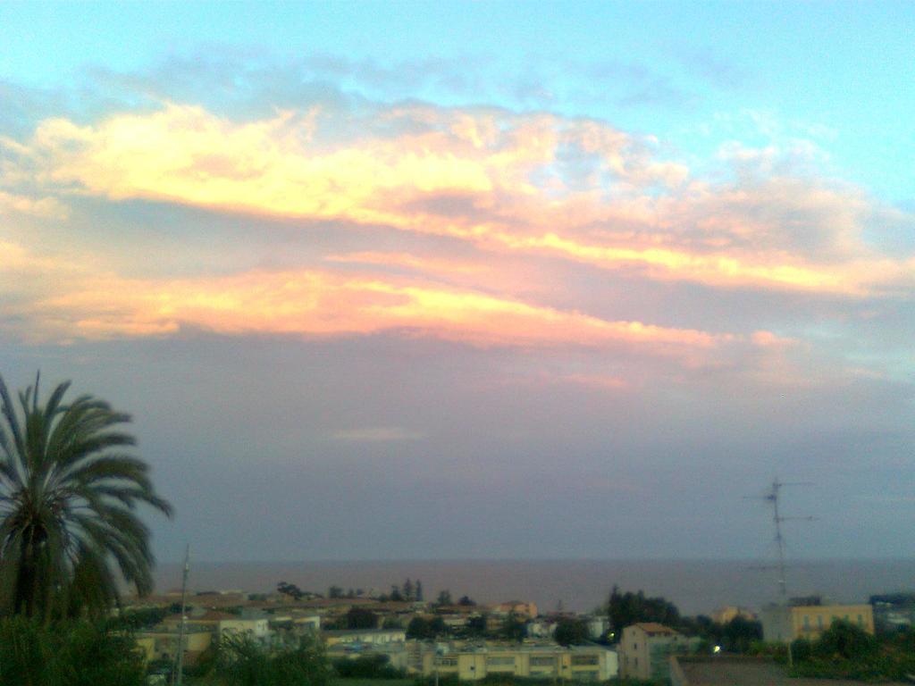 Porto Ulisse Panzió Catania Kültér fotó